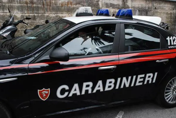 Una volante dei carabinieri (foto di repertorio)