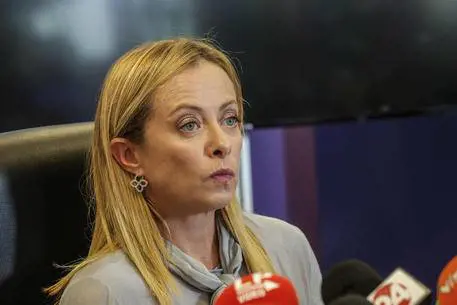 "Vergogna, chieda scusa". Meloni striglia Letta sulla Polonia