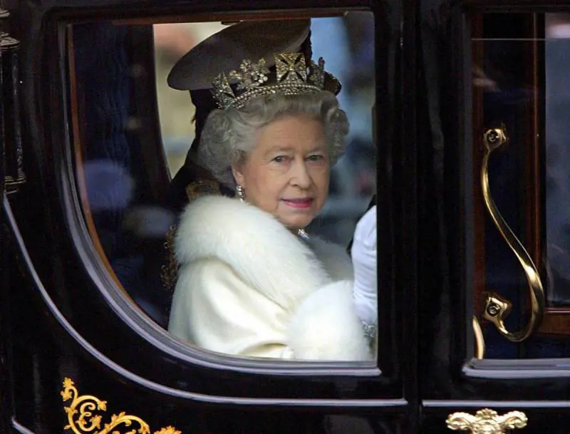 È morta la Regina Elisabetta, tutto il resto conta poco
