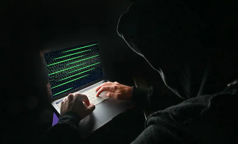Degli hacker al transumanesimo delle Big tech: il lato "magico" della rete