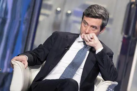 "Il reato non si applica...". La gaffe di Orlando scatena il web