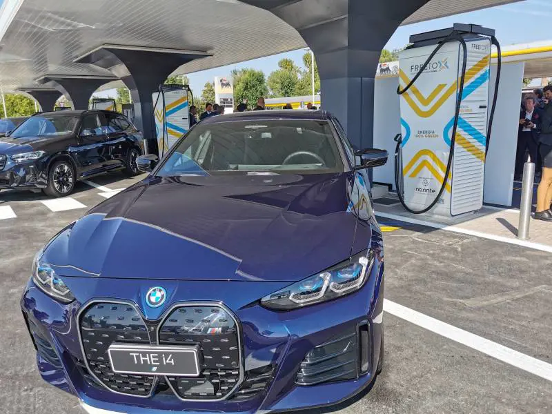 Linate, la ricarica delle auto elettriche è superfast