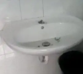 Ladri entrano a scuola e rubano i rubinetti