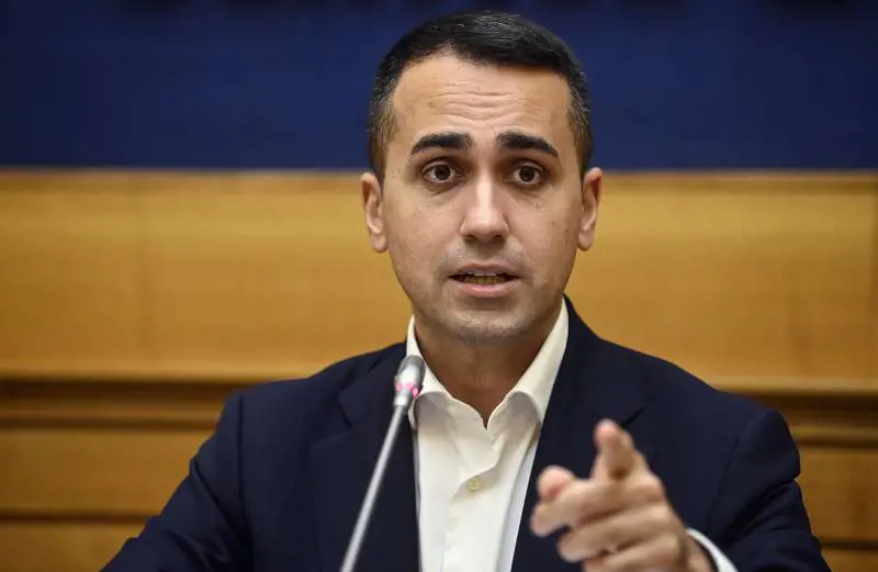Di Maio casca in piedi. "Inviato Ue nel Golfo". Centrodestra infuriato