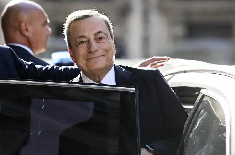 "Non sono disponibile". Così Draghi stronca le voci sul bis