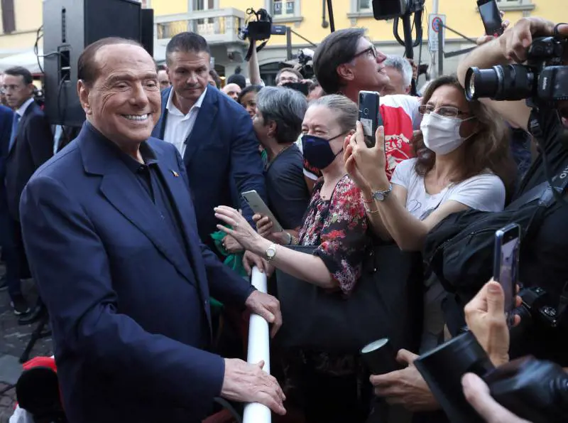 “Siamo l’Italia che lavora e che produce”. Il Cav lancia la volata per FI