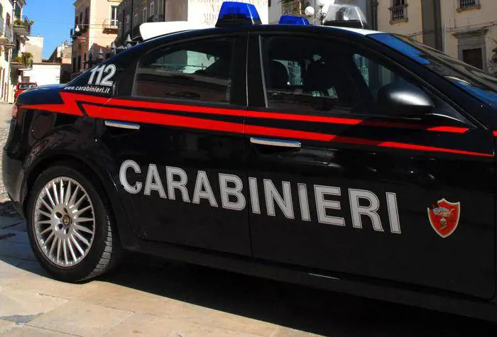 Una pattuglia dei carabinieri (foto di repertorio)