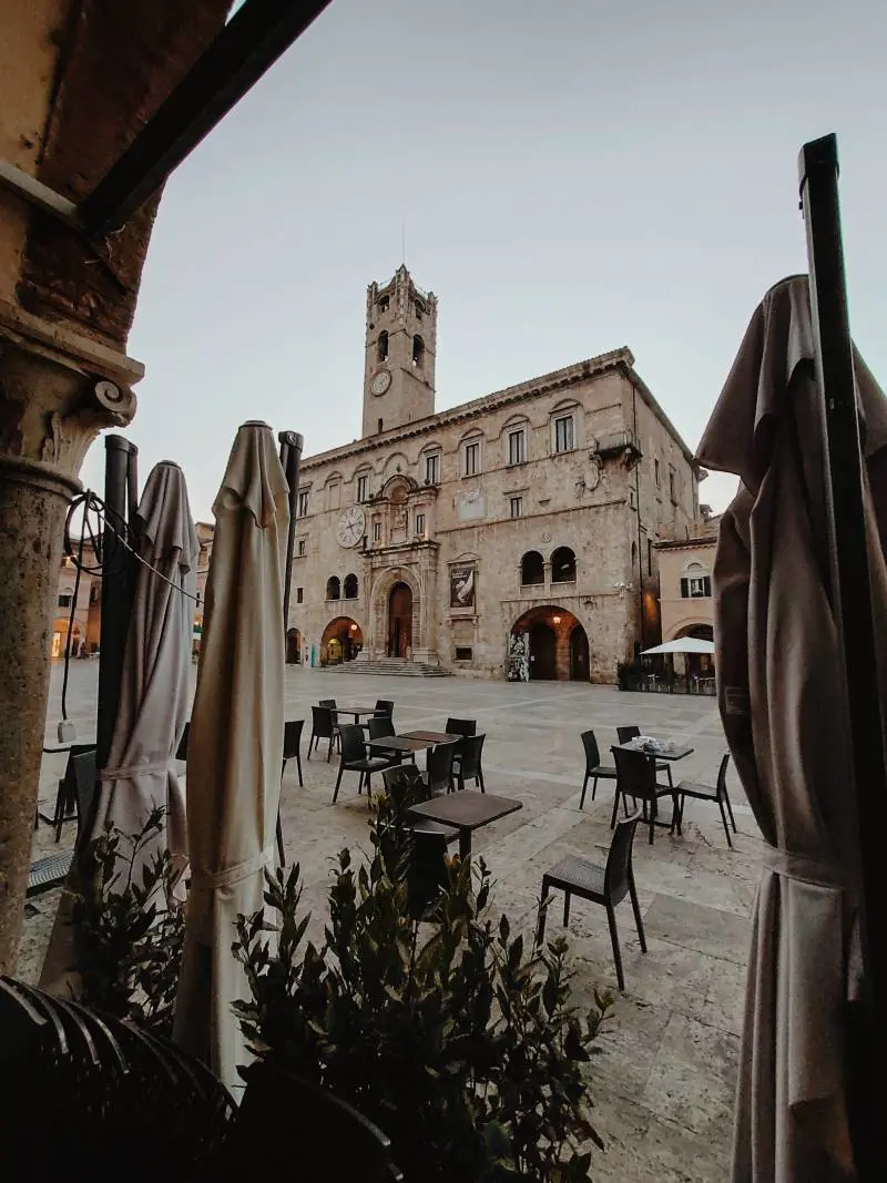 Olive, crescia, brodetto: fascino e aromi dei piatti tipici marchigiani