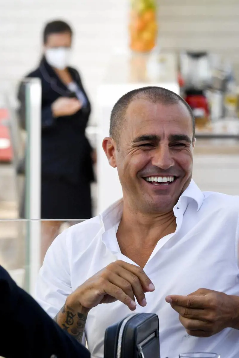 Scusiamoci per il ritardo. L'Italia scopre Cannavaro allenatore