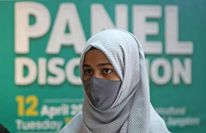 "Vietare il velo sul lavoro non è discriminazione". La sentenza dei giudici Ue fa arrabbiare l'islam