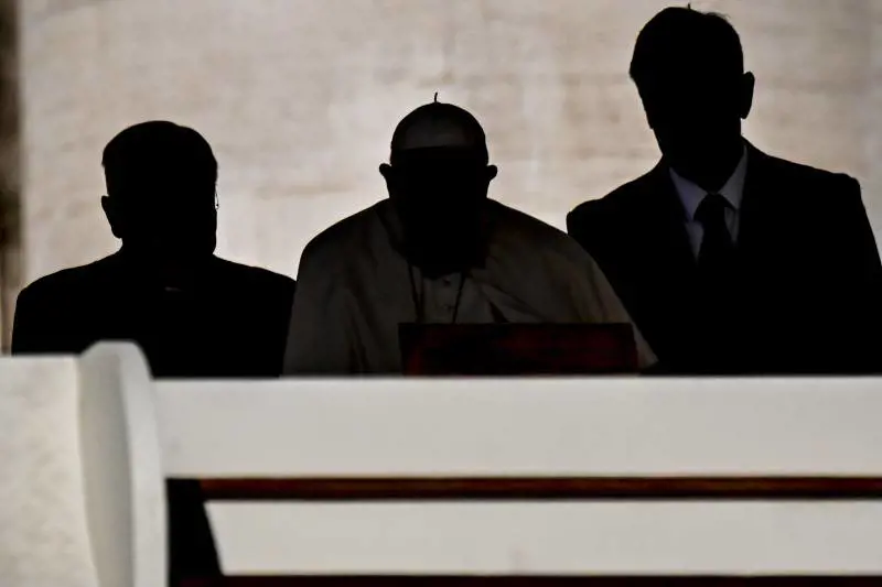 Tutti gli uomini del Papa per non isolare Putin