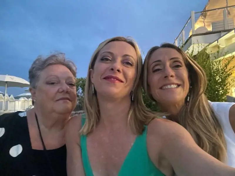 "Giorgia post-fascista? Baggianate". Le parole della madre della Meloni