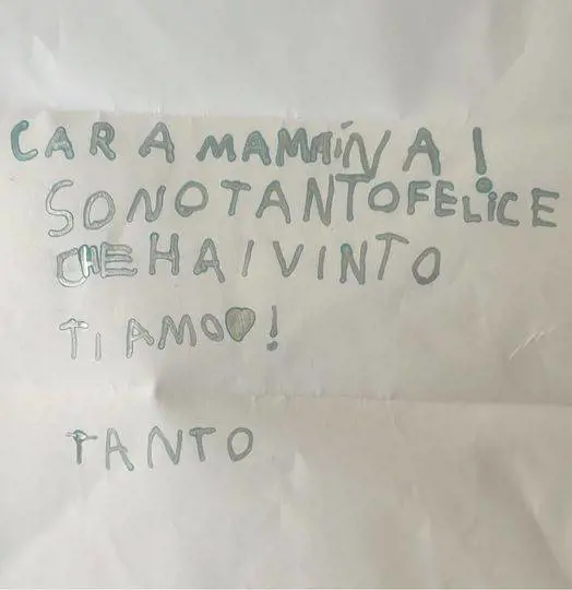 "Mammina, sono tanto felice". Il dolce biglietto della figlia alla Meloni