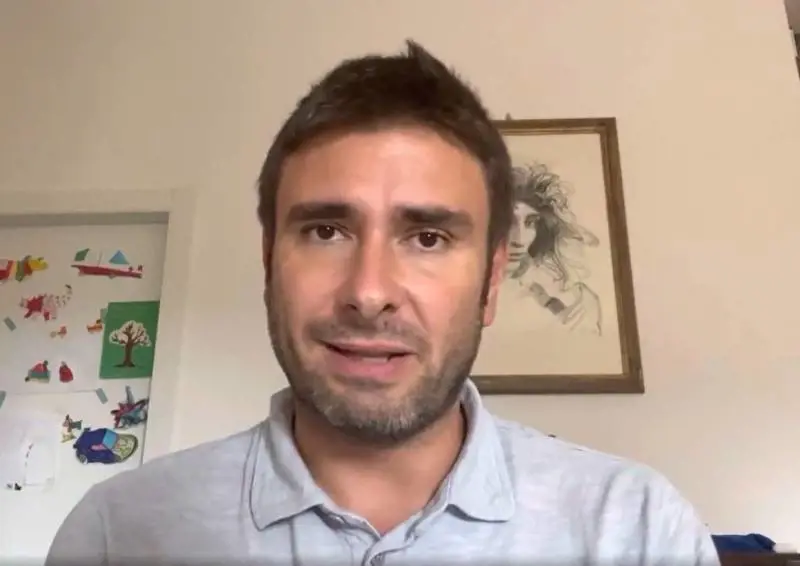 Dibba asfalta l'ex amico Di Maio: "Studi. E stia lontano dalla politica..."