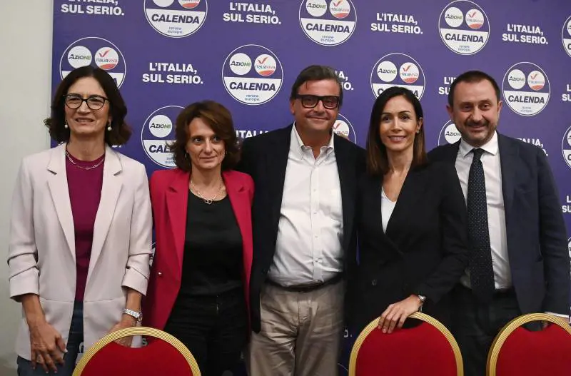 Altro che terzo polo. Renzi e Calenda flop: crollano al sesto posto