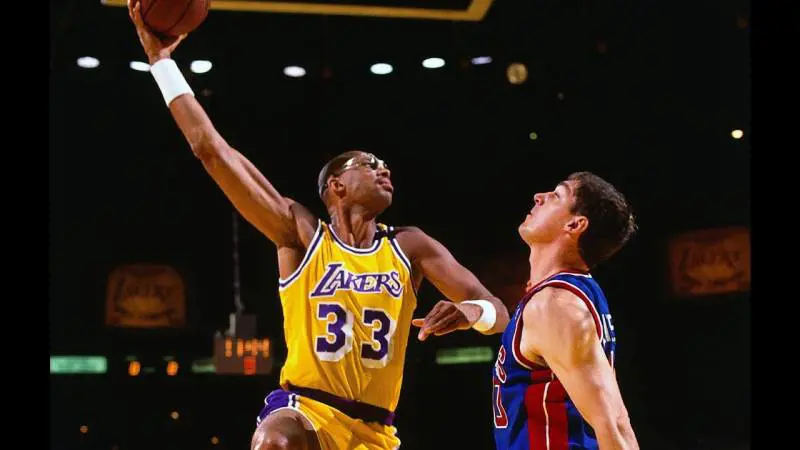 Abdul - Jabbar dritto a canestro