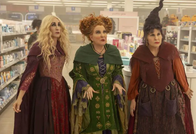 Streghe, mostri e misteri: i film di Halloween da vedere su Netflix, Disney+ e Prime