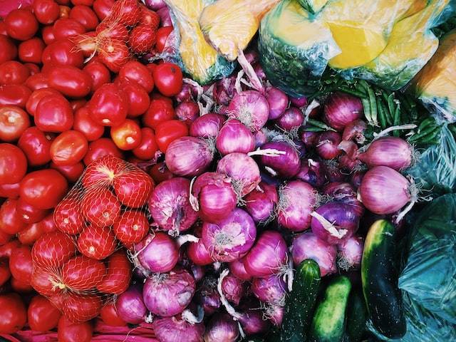 Red onions at the market