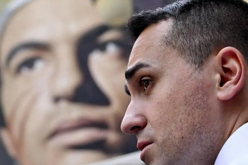 Di Maio miracolato, per lui arriva la superpoltrona Ue. Ma scoppia la bufera