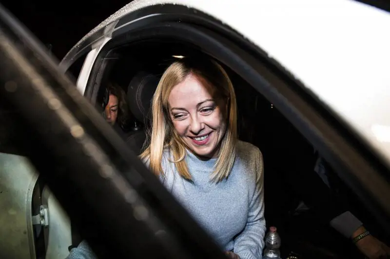 "Con la Lega ci sentiamo continuamente e stiamo lavorando". La Meloni smonta le insinuazioni
