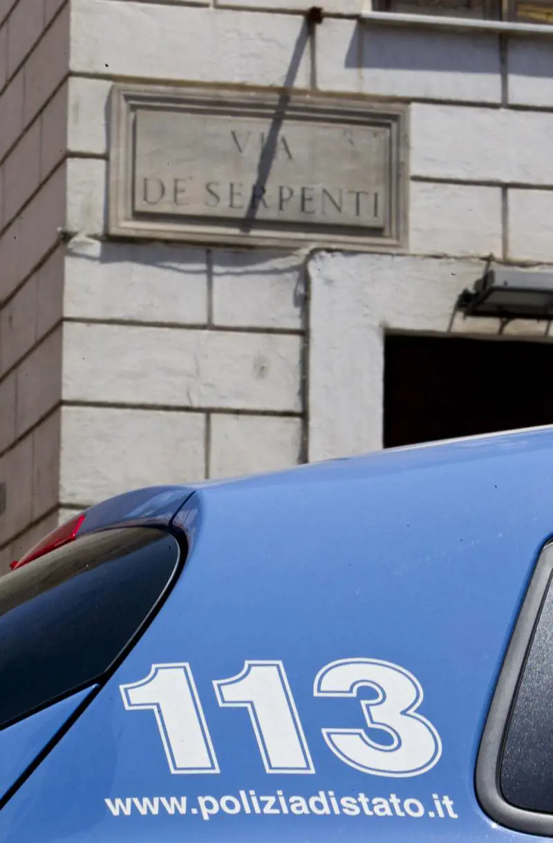 "Mi ha picchiata e abbassato gli slip...". Lo stupro choc dello straniero