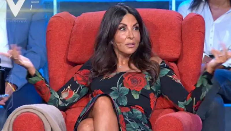 "Lei ordina", "Mi trattate come un cane". Sabrina Ferilli si imbarazza in diretta