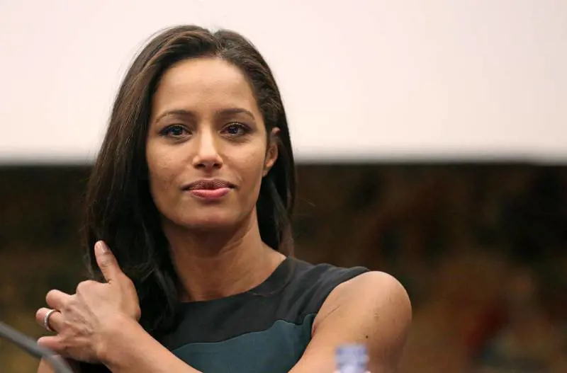 "Attacchi omofobi dalla destra". Il delirio di Jebreal sull'attentato a Schlein