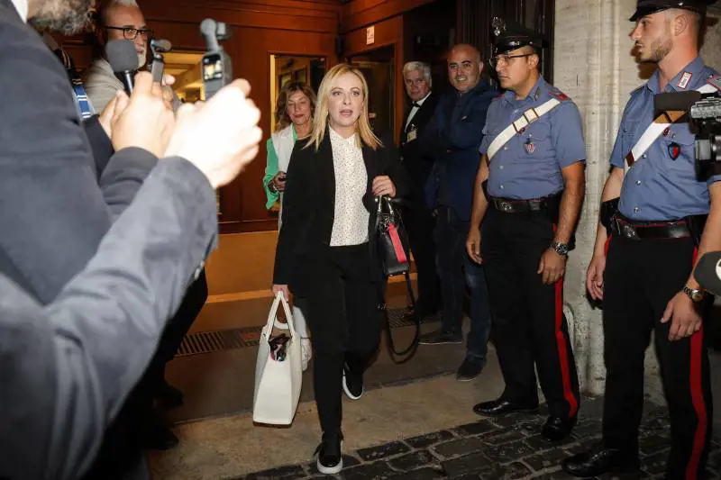 "Transizione ordinata non è un inciucio". Giorgia Meloni smonta le fake news