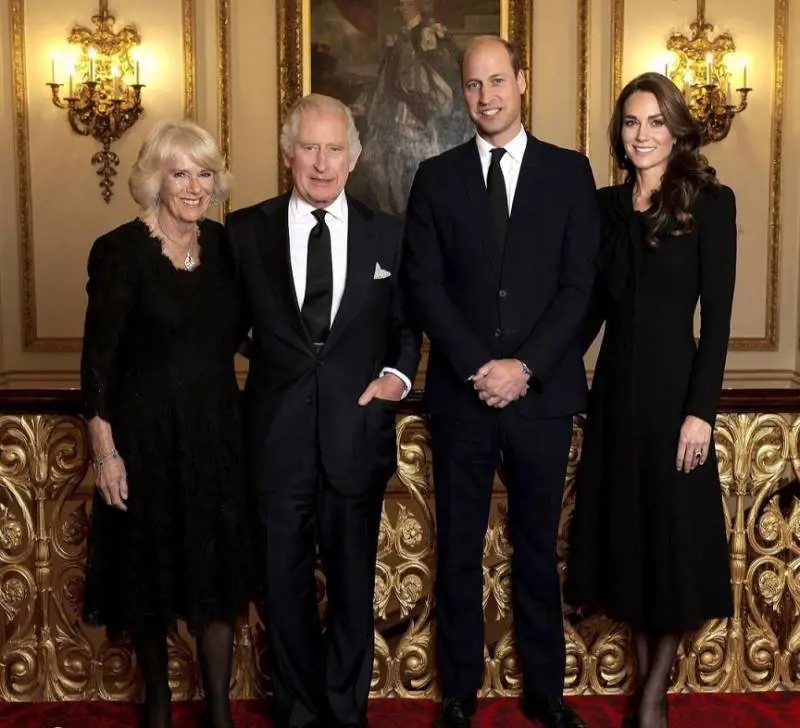 Re Carlo, Camilla, William e Kate: cosa si nasconde dietro il ritratto della nuova monarchia