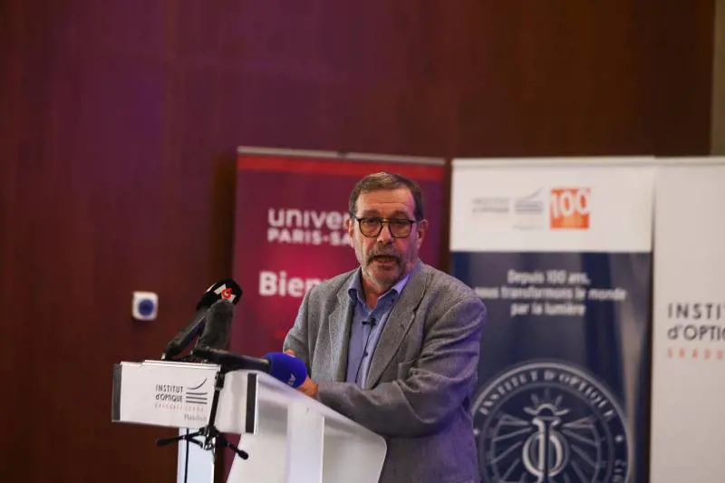 L'abbraccio delle particelle. Il "teletrasporto" è da Nobel