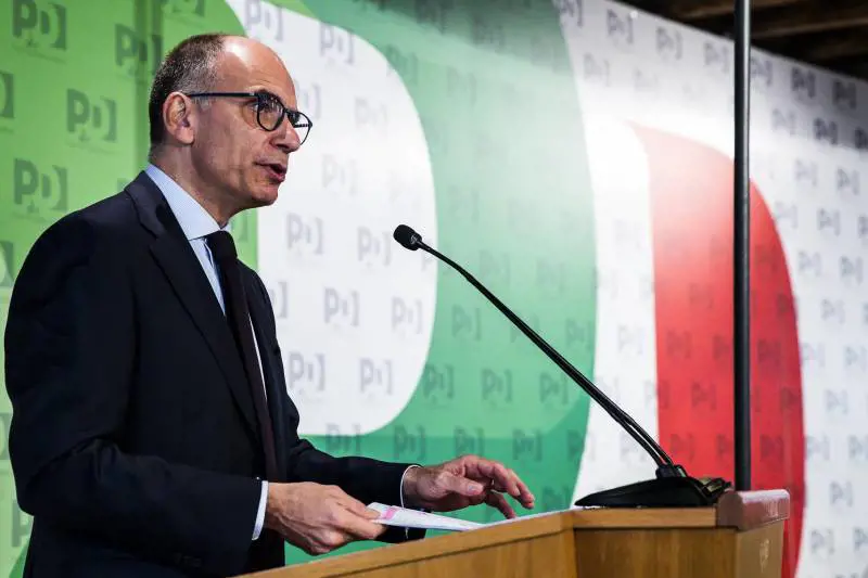 Il Pd bastonato finge di esultare. Letta si accontenta di restare primo all'opposizione