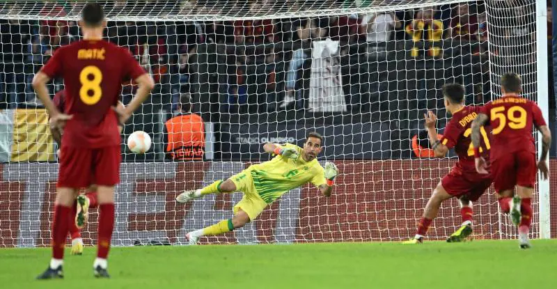 Europa League, Roma ko, la Lazio fa 0-0. La Fiorentina vince in Conference