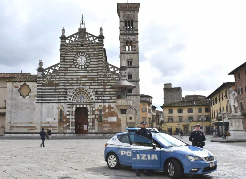 Una volante della polizia a Prato