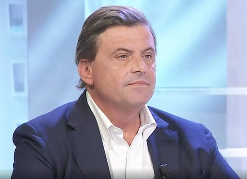 "Ministro disastroso", "Ha mai risolto problemi?". Scontro Calenda-Salvini