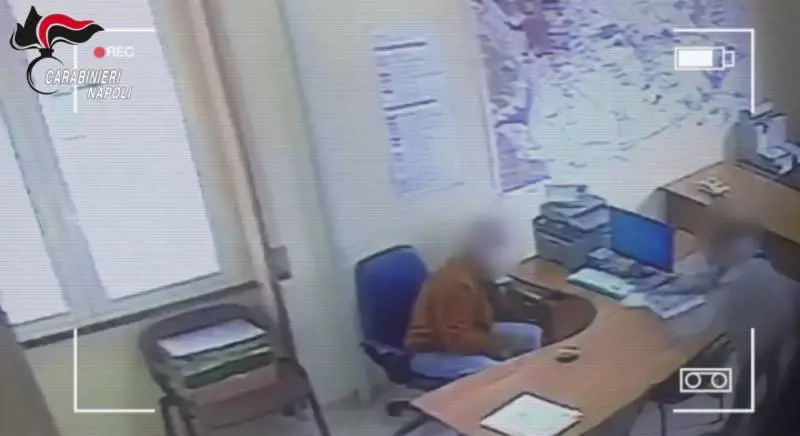 Sesso e soldi in cambio di appalti comunali: tredici indagati a Scisciano