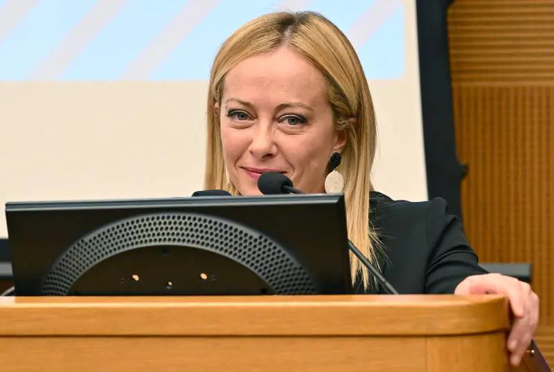"Meloni in ritardo coi nomi". Ma la media è di 46 giorni