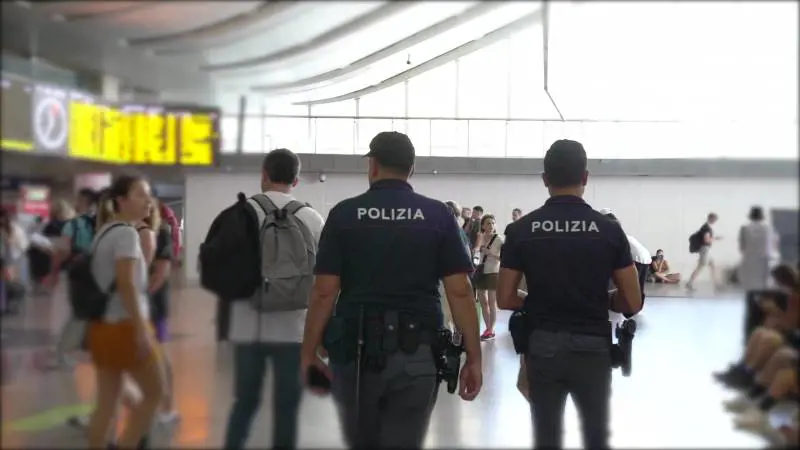 Milano, picchiata e stuprata in stazione Centrale: fermato un marocchino