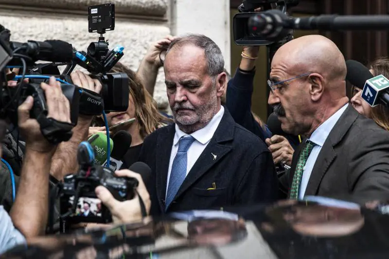 "Il simbolo non si tocca". Ma Calderoli e i bossiani pungono il Capitano su autonomia e Nord