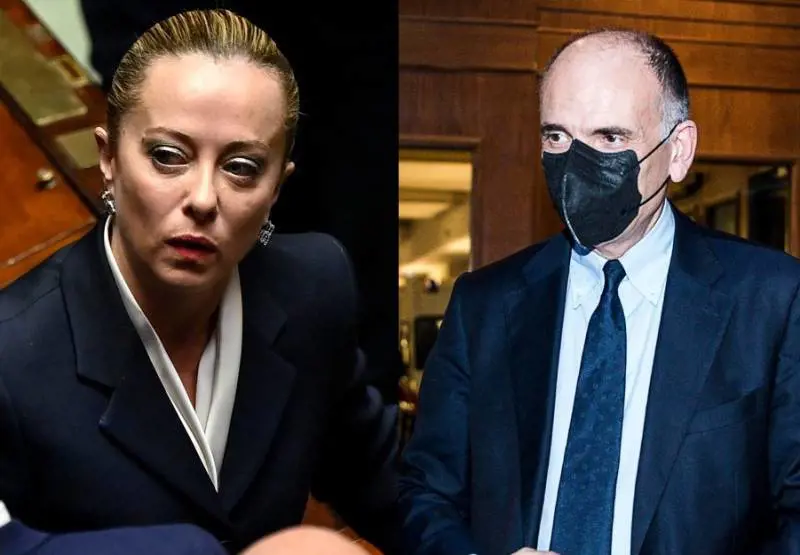 "Come stai?", "Un bijoux". Meloni-Letta, il fuori programma alla Camera