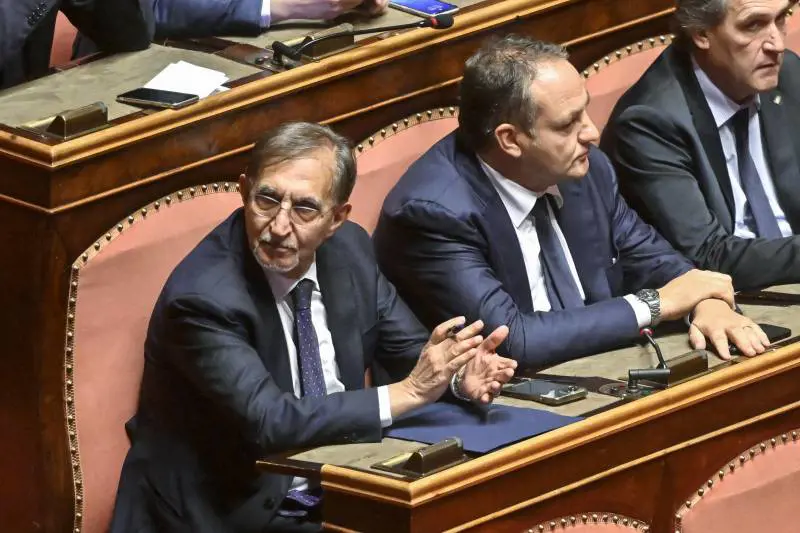 Simboli Br e striscioni, La Russa: "Grazie per la solidarietà"