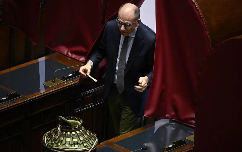 Sinistra in ordine sparso. L'unica crociata comune è accaparrarsi le poltrone