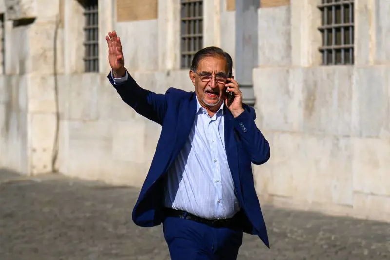 La Russa sotto tiro di Br e antagonisti. Per Letta è colpa del centrodestra: logica incendiaria. Meloni: no all'odio