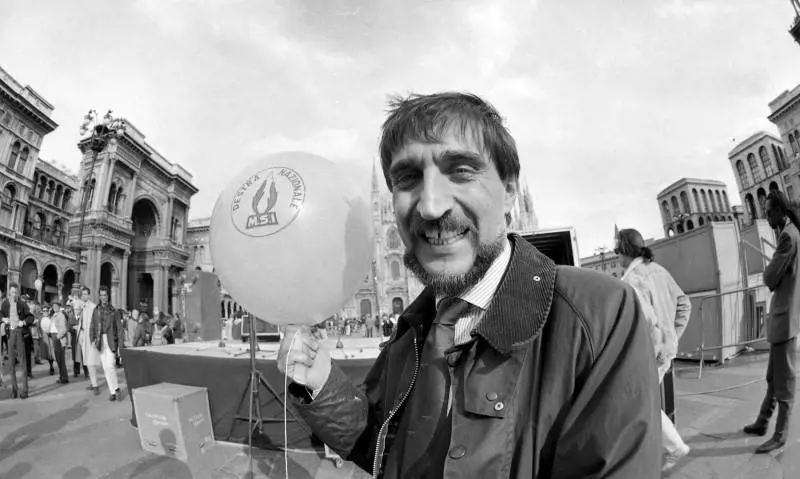 Ignazio, dal Msi al vertice. Il primo comizio a dieci anni, la "tribù indiana" dei tre figli