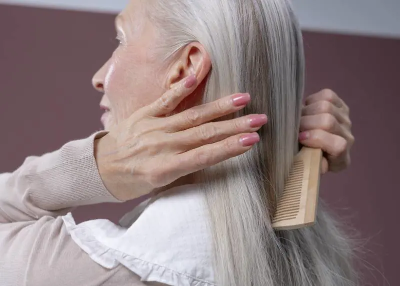 Capelli grigi, uno studio ne ha scoperto le cause