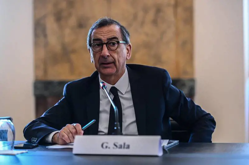 La M4 apre il 26 novembre. Sopra, aree fitness e piste