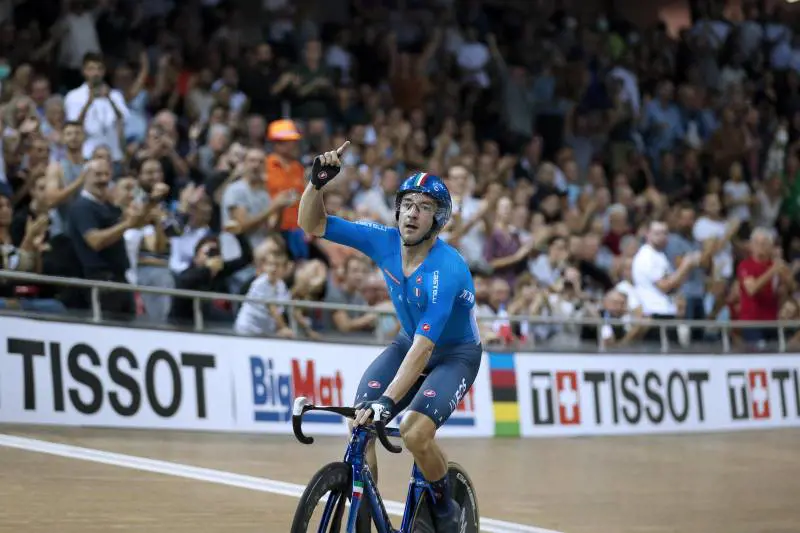Viviani, bis d'oro nella corsa iridata a eliminazione. E adesso si sposa
