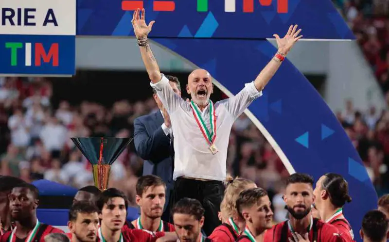 Ambrogini "rossoneri". Tra i candidati in campo Pioli e la Curva Sud