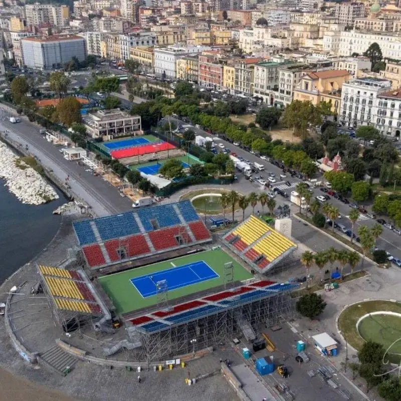 "La pallina non rimbalza". Cambiano il campo e il torneo Atp di Napoli si salva