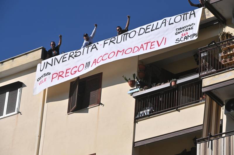 La protesta dei disoccupati a Scampia