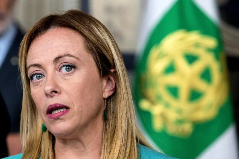 Meloni: sono pronta. E già questa sera tornerà al Quirinale coi nomi dei ministri. Giuramento domani